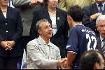 Amsterdam 12 augustus 2001
 PSV- FC Twente 3-2 voor de Johan Cruyffschaal in de Amsterdam Arena.
Johann Cruyff met Chris v d weerden