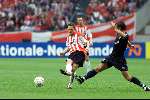 Amsterdam 12 augustus 2001
 PSV- FC Twente 3-2 voor de Johan Cruyffschaal in de Amsterdam Arena.
Johann Vogel en Chris v d Weerden