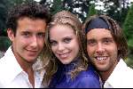 Laren 30 augustus 2001
Presentatie van het nieuwe TROS seizoen.
Magic Unlimited  Links Oscar Kazan, Mara en rechts Renzo Kazan.