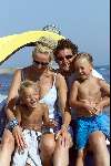 Marbella 27 juli 2001
Rene Froger en Natasja Froger met hun kinderen