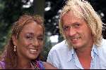 Amsterdam 6 augustus 2001
Patty Brard met haar man Rene Muthert