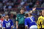 Eindhoven 22 augustus 2001
PSV-Fc Den Bosch
DenBosch spelers protesteren bij scheidsrechter Temming tegen de toegekende penalty.