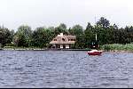 Loosdrecht 2 Augustus 2001
Villa op een eiland aan de Loosdrechtse plassen
Sloepenroute