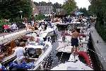 Loosdrecht 2 Augustus 2001
Wim Jesse op zijn zeilboot in de sluis van de Vecht met aansluiting op loosdrechtse plassen
Sloepenroute
