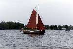 Loosdrecht 2 Augustus 2001
Varen op de Loosdrechtse plassen met de familie enters en Fam Peter Smulders
Zeilboot