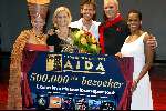 Scheveningen 30 augustus 2002
500.000 bezoeker AIDA
Chaira Borderslee, Antje Montero en Rene v Kooten.






Peter Smulders bv
