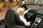 Tilburg 30 augustus 2002
Corry Konings  met BMW cabrio






Peter Smulders bv