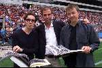 Eindhoven 4 Augustus 2002 Frans v d Nieuwenhof met David v Iersel en Mark met het nieuwe boek van PSV