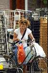 Amsterdam 26 augustus 2002
Frederique Huydts boodschappen op fiets
