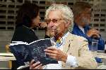 Amsterdam 25 augustus 2002
Harry Mulisch op terras met pijp