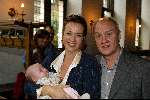 Naarden 24 augustus 2002
Marjolein Keunig en Henk Poort met baby
