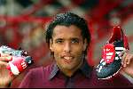 Rotterdam 9 ugustus 2002
Pierre v Hooijdonk met adidas schoenen