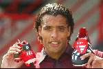 Rotterdam 9 ugustus 2002
Pierre v Hooijdonk met adidas schoenen