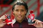 Rotterdam 9 ugustus 2002
Pierre v Hooijdonk met adidas schoenen
