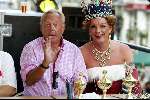 Amsterdam 18 augustus 2002
Rijk de Gooijer bij travestiet verkiezing