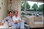 Eindhoven 22 Augustus 2003 Arjan Robben samen met zijn vriendin in zijn nieuw onderkomen in Eindhoven