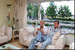 Eindhoven 22 Augustus 2003 Arjan Robben samen met zijn vriendin in zijn nieuw onderkomen in Eindhoven