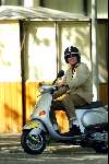 Amsterdam 30 augustus 2003
Barry Hay op zijn scooter