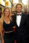 Amsterdam 4 augustus 2003
Premiere Tomb Raider in tushinski
Bas Muijs met lichte baard en Marith v Bohemen