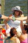 Amsterdam 10 augustus 2003
Reinout Oerlemans, Danielle Overgaag en Tijmen varen met boot met hun families
