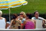 Amsterdam 10 augustus 2003
Reinout Oerlemans, Danielle Overgaag en Tijmen varen met boot met hun families