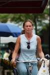 Amsterdam 1 augustus 2003
Elisabeth Fabius (ex vriendin prins friso en prins maurits )
op de fiets