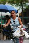 Amsterdam 1 augustus 2003
Elisabeth Fabius (ex vriendin prins friso en prins maurits )
op de fiets