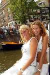 Amsterdam 2 augustus 2003
Gay parade 
Ellemieke Vermolen en Yorin de Mol