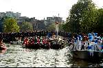 Amsterdam 2 augustus 2003
Gay Parade door de amsterdamse grachten.