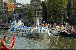 Amsterdam 2 augustus 2003
Gay Parade door de amsterdamse grachten.