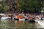 Amsterdam 2 augustus 2003
Gay Parade door de amsterdamse grachten.