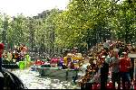 Amsterdam 2 augustus 2003
Gay Parade door de amsterdamse grachten.