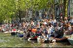 Amsterdam 2 augustus 2003
Gay Parade door de amsterdamse grachten.