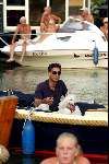 Amsterdam 2 augustus 2003
Gay Parade door de amsterdamse grachten.
Advocaat Gerard Spong met zoon en hond op sloep