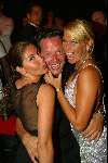 Amsterdam 4 augustus 2003
Premiere Tomb Raider in tushinski
Elemieke Vermolen met Guido den Aantrekker en Josefine v Asdonk
