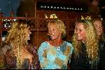 Rotterdam 24 augustus 2003
Surprise feestje Inge de Bruijn in baja beachclub
Op de foto met haar tweelingzus