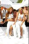 Amsterdam 2 augustus 2003
Gay parade door de amsterdamse grachten.
Ellemieke Vermolen en Jorinde Moll