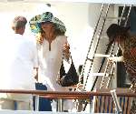 Porto Ercole 6 augustus 2003
Mabel Wisse Smit bij de Jumbo VI met Prinses Maxima en een beveiligingsbeambte