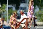 Porto Ercole 6 augustus 2003
Mabel Wisse Smit bij de Jumbo VI met Prinses Maxima en een beveiligingsbeambte