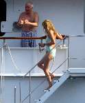 Porto Ercole 6 augustus 2003
Mabel Wisse Smit op de Jumbo VI met beveilingsbeambte