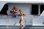 Porto Ercole 6 augustus 2003
Mabel Wisse Smit op de Jumbo VI met beveilingsbeambte