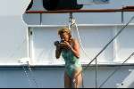 Porto Ercole 6 augustus 2003
Mabel Wisse Smit op de Jumbo VI met beveilingsbeambte