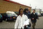 Rotterdam 29 augustus 2003
Regilio Tuur verlaat gevangenis de schie in rotterdam samen met zijn broer