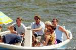 Amsterdam 10 augustus 2003
Reinout Oerlemans, Danielle Overgaag en Tijmen varen met boot met hun families