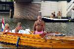 Amsterdam 2 augustus 2003
Gay parade door de amsterdamse grachten.
Sjaak Snoek op classic boot