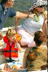 Amsterdam 10 augustus 2003
Reinout Oerlemans, Danielle Overgaag en Tijmen varen met boot met hun families