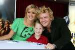 Amsterdam 30 augustus 2003
Maaike Widdershoven Bastiaan Ragas enTooske Brughem handtekeningen uitdelen op uitmarkt