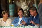 Amsterdam 30 augustus 2003
Ursul de Geer op terras bij joffers met 2 dames