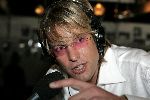 Bloemendaal 31 augustus 2004
Feestje radio Veronica bij strandtent Vroeger.
Adam Curry met koptelefoon