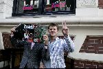 Amsterdam 25 augustus 2004
Presentatie nieuwe blad Zuid .
Jort Kelder en Beau v Erven Dorens